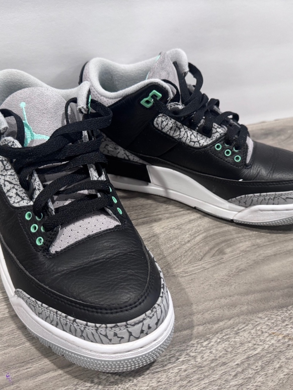Air Jordan 3 Retro 'Green Glow' like new! Unisex